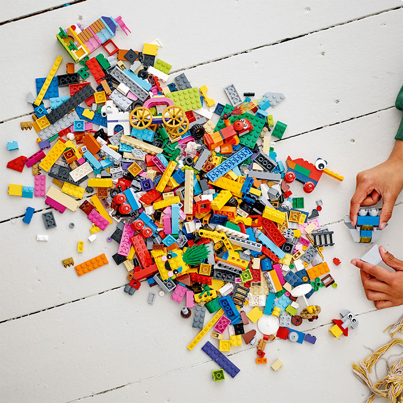 Đồ Chơi LEGO Hộp Gạch Classic Sáng Tạo Phiên Bản 90 Năm 11021