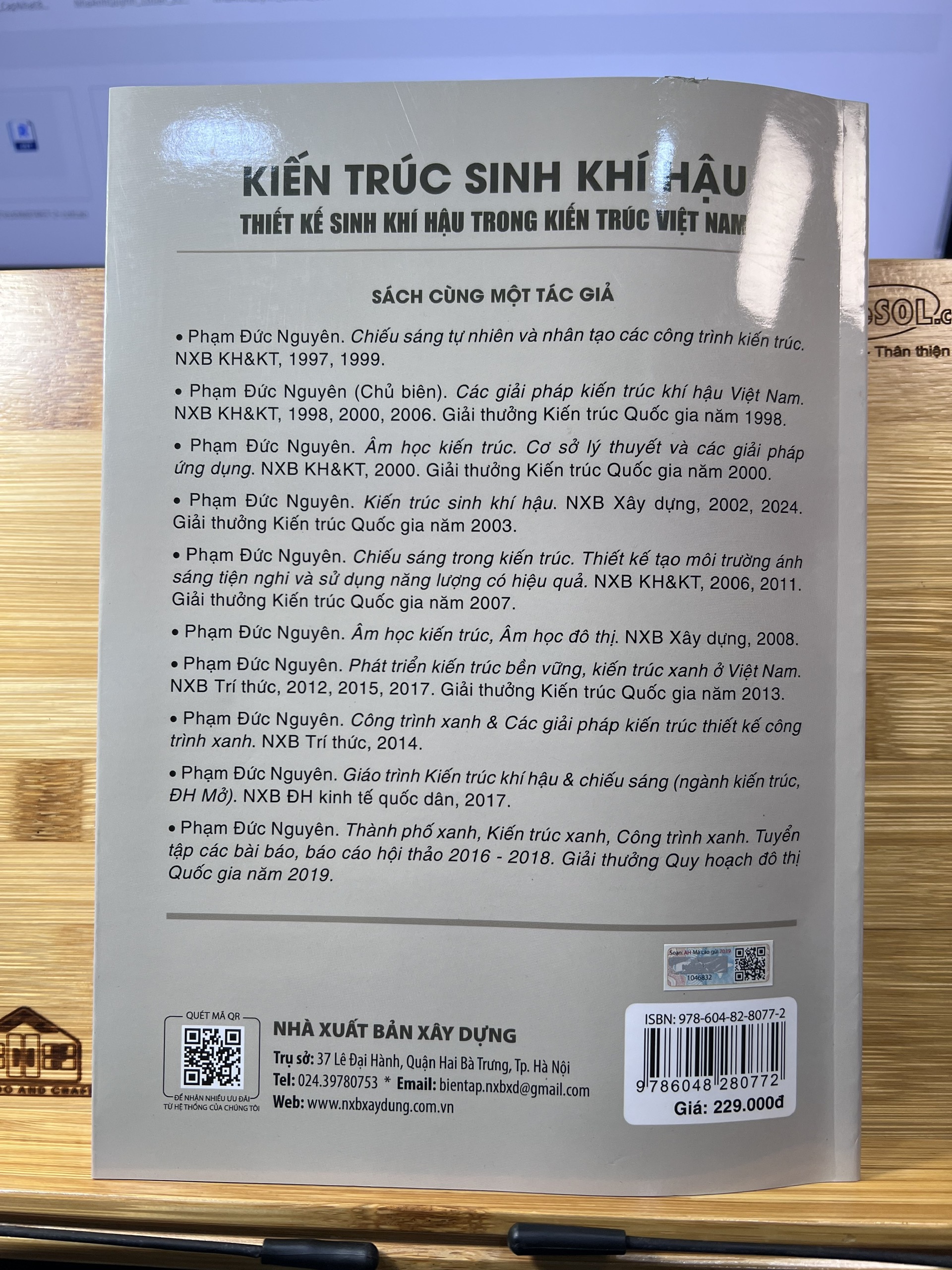 [Sách kiến trúc] - Kiến Trúc Sinh Khí Hậu - bản mới 2024