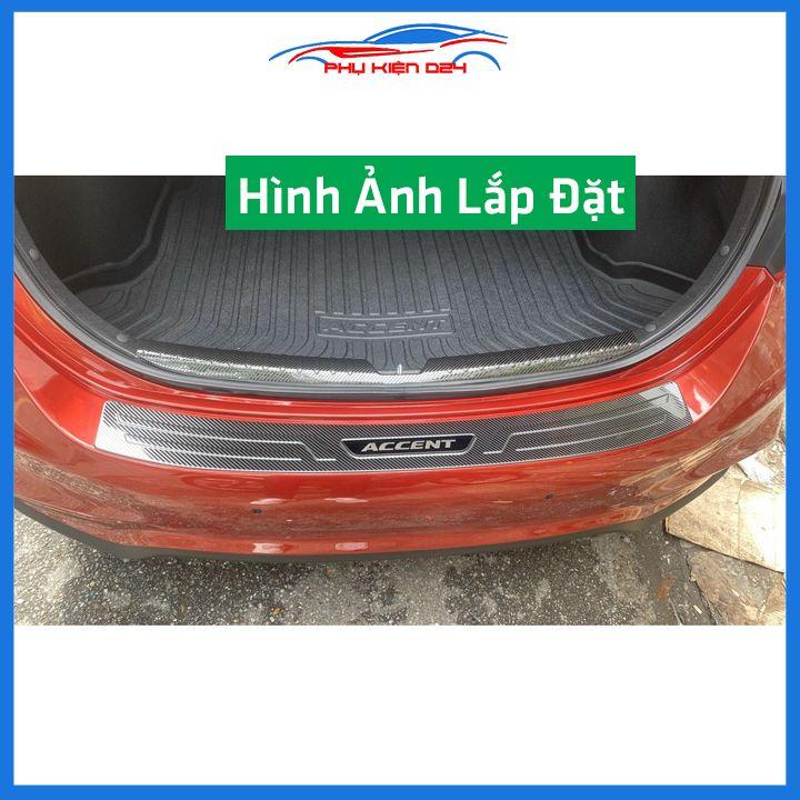 Ốp chống trầy cốp Accent 2021-2022 thép không gỉ vân Cacbon bảo vệ xe chống va đập