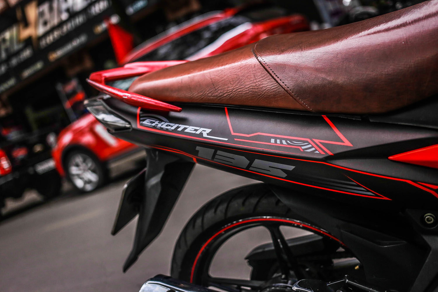 Tem trùm Exciter 135 Red Lighting