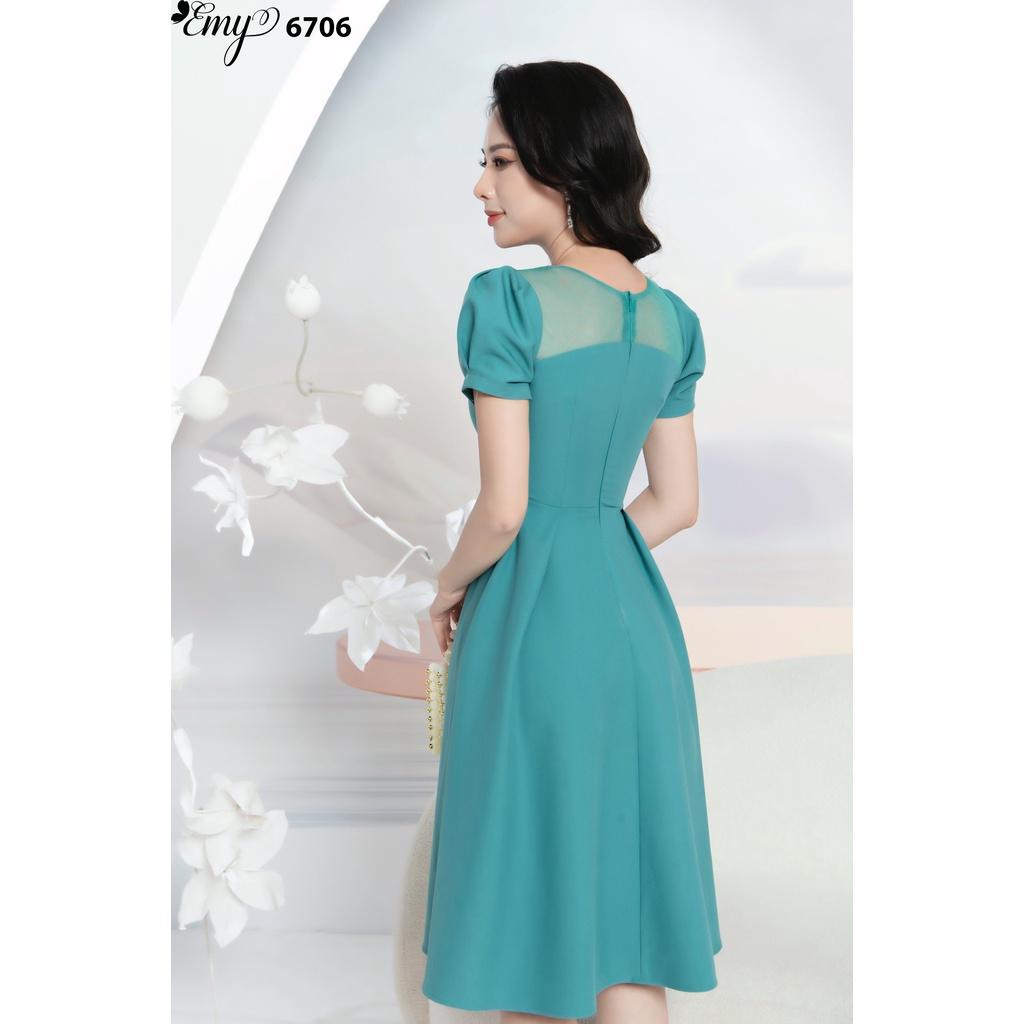 Đầm EMY EM6706 Xoè Nền Xanh Cổ Tròn Phối Lưới
