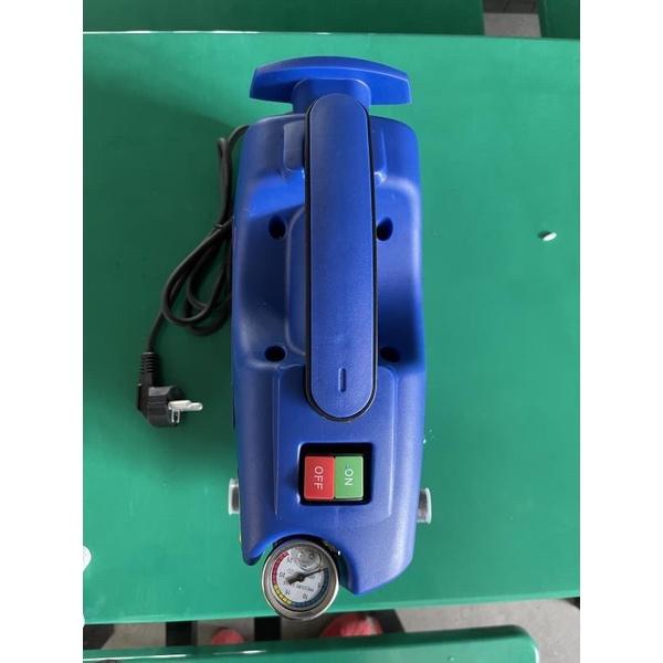 Máy xịt rửa xe motor đồng công suất 1800W,Áp lực 100bar,8L/phút,trọng lượng 8.5kg Hiệu HTC1803