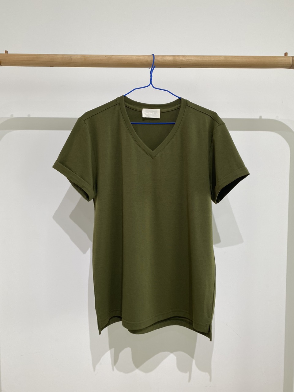 Áo phông trơn cổ tim tay gập unisex