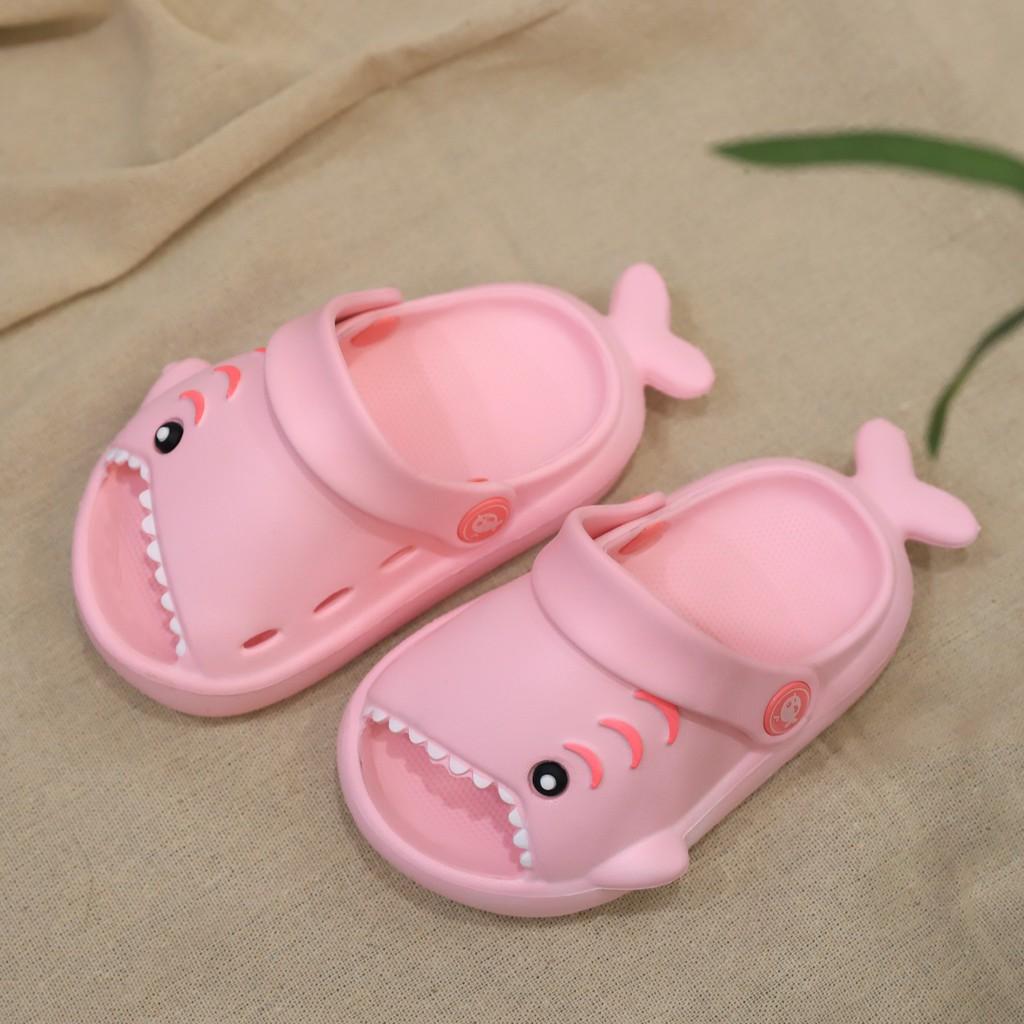 Dép cá mập baby shark cho bé, kiểu dáng ngộ nghĩnh, màu sắc bắt mắt, siêu bền, chống trơn trượt