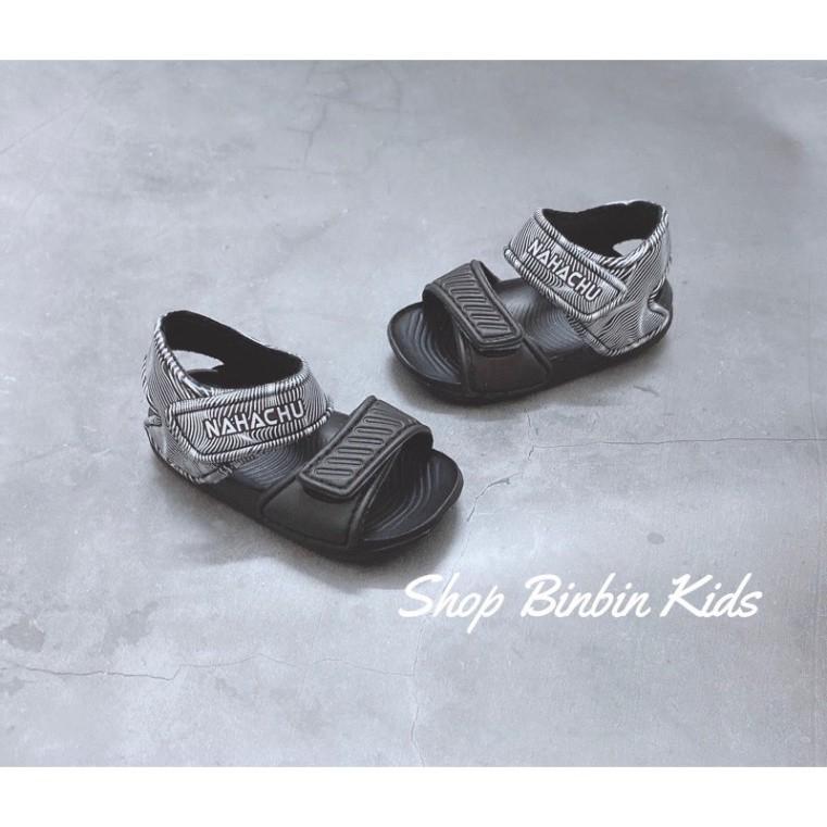 Sandal siêu nhẹ cho bé mẫu đen chữ siêu hottt