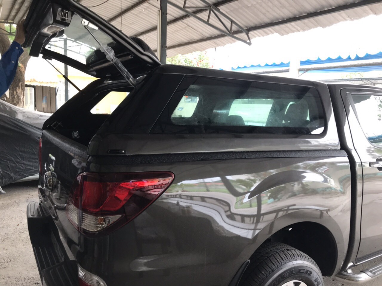 NẮP THÙNG CAO MAZDA BT50 CAO CẤP-ĐƯỢC SẢN XUẤT BỞI CTY CP PLASTIC THÁI LAN-NHẬN LẮP ĐẶT TẠI TP.HCM, TP.HÀ NỘI, VÀ CÁC TỈNH LÂN CẬN TP.HCM