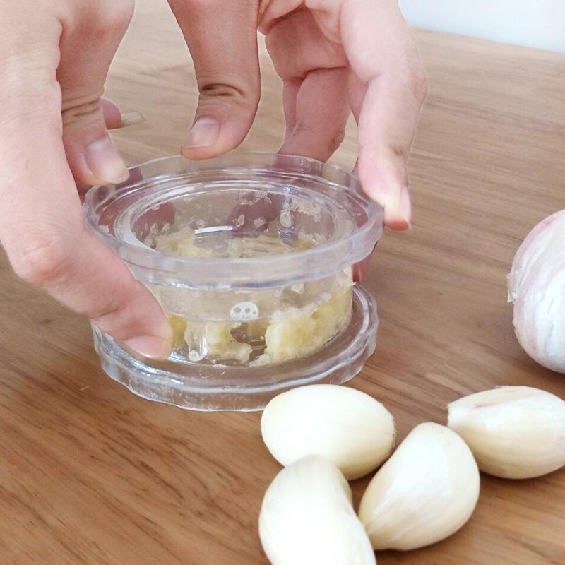 Dụng cụ nghiền tỏi, ớt, gừng, hành Việt Nhật 1382 bằng nhựa trong suốt