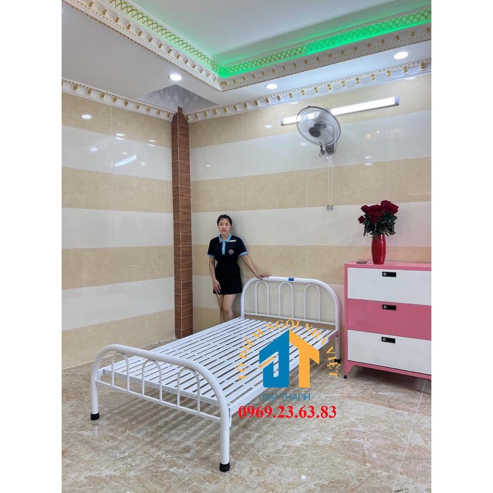 Giường sắt chữ u màu trắng 1mx2m Đại Thành
