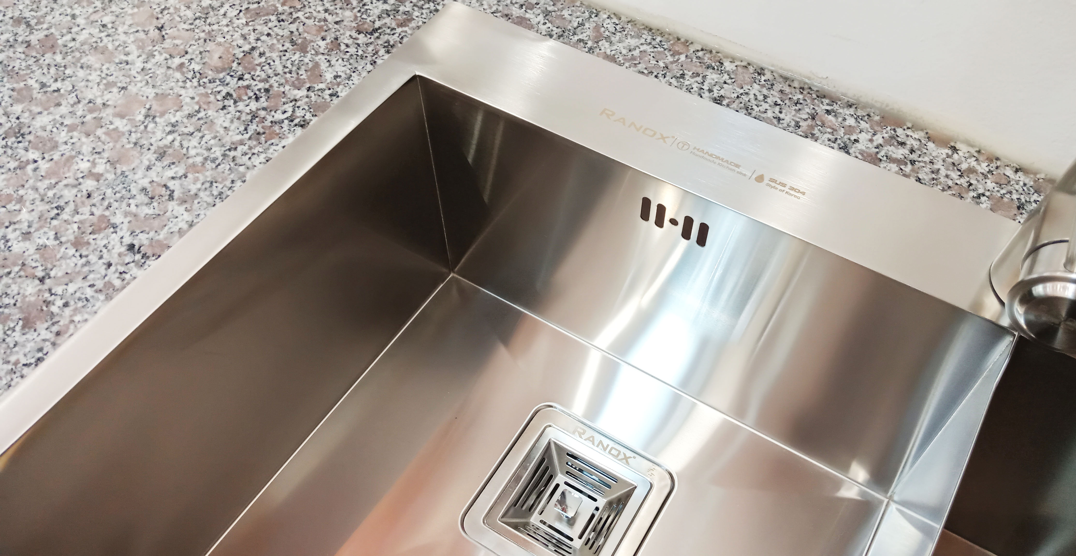 Combo Bộ chậu rửa bát inox nhập khẩu + vòi rửa RANOX 2 đường nước RN4662