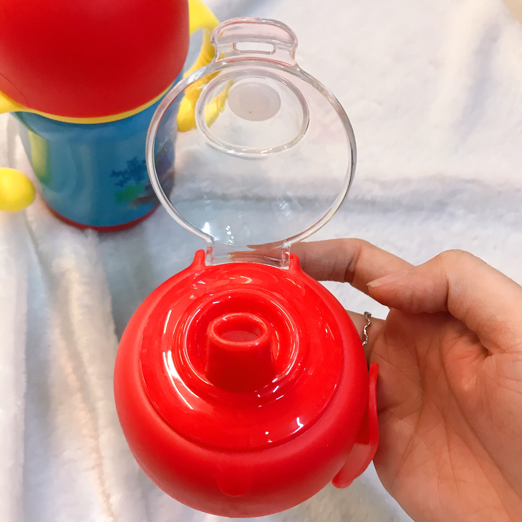 Bình nước giữ nhiệt 2 quai cầm kèm 2 nắp thay hình xe lửa Thomas and Friends màu đỏ cho trẻ em, bé trai  - TM4506-DO