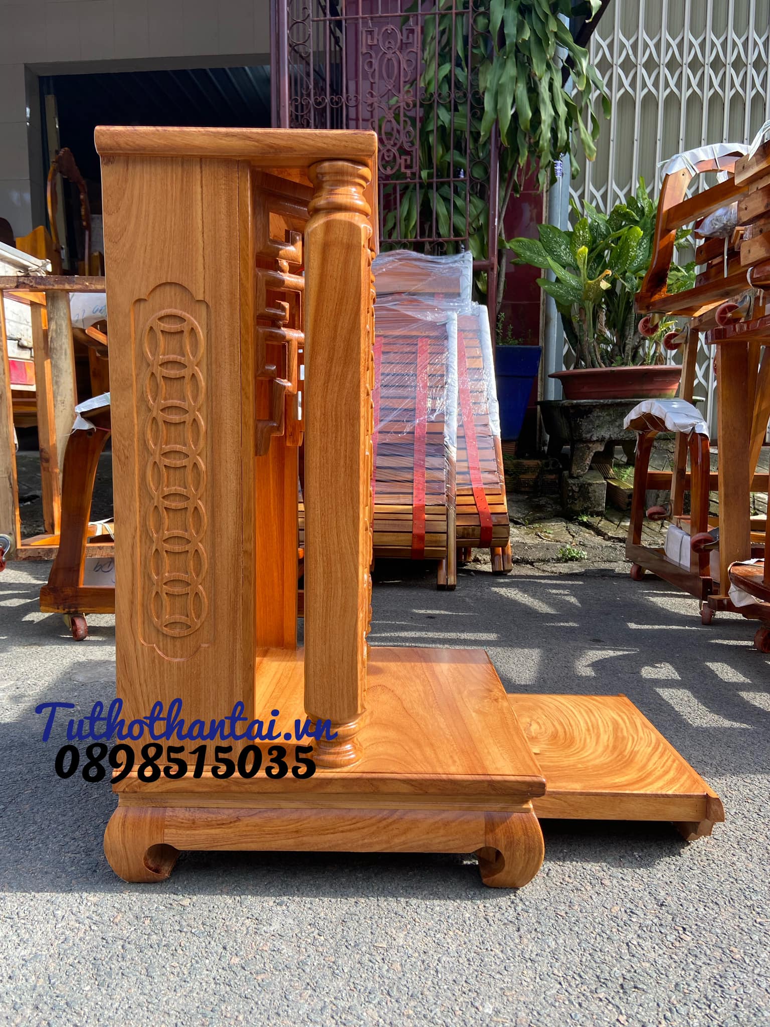 Bàn thờ thần tài ông địa cột vuông khắc chữ 48 x 81cm