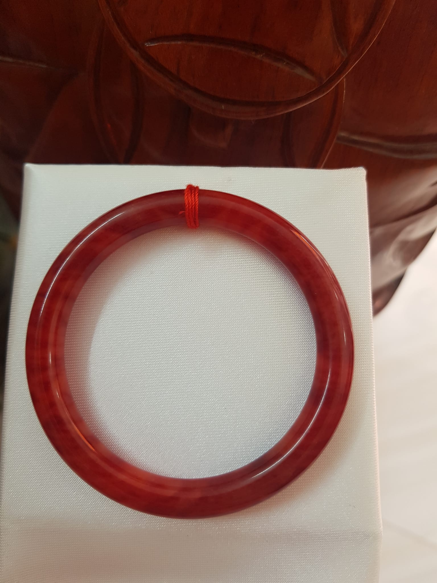 Vòng Nữ đá cẩm thạch Đỏ Đẹp 51 Sọc Vòng size 51mm x cọng 7,2mm màu đỏ sọc đậm đều đẹp Chuẩn hợp mệnh Hỏa Thổ 50kg - 56kg ạ