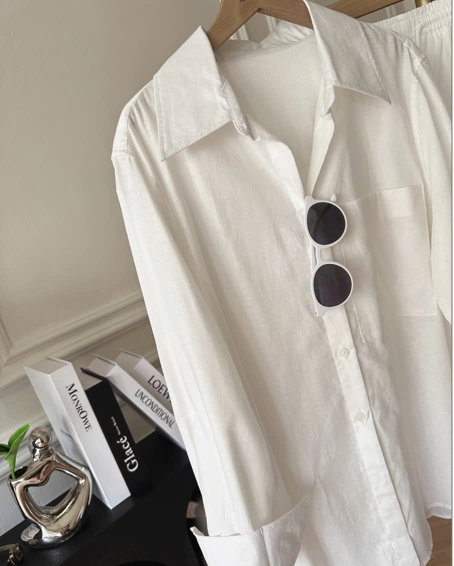 Set bộ đùi chất linen gồm áo sơ mi túi ngực và 1 quần short dây rút lưng cao màu trắng BV05