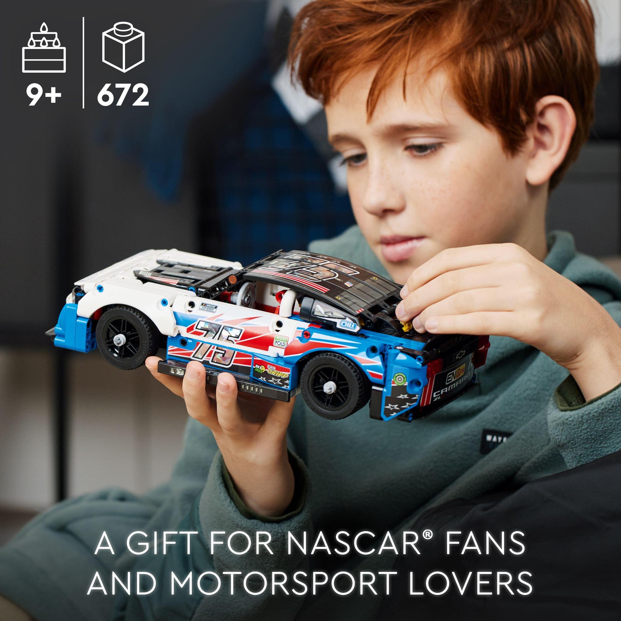 LEGO Technic 42153 Xe Đua Nascar Chevrolet Camaro ZL1 (672 chi tiết)