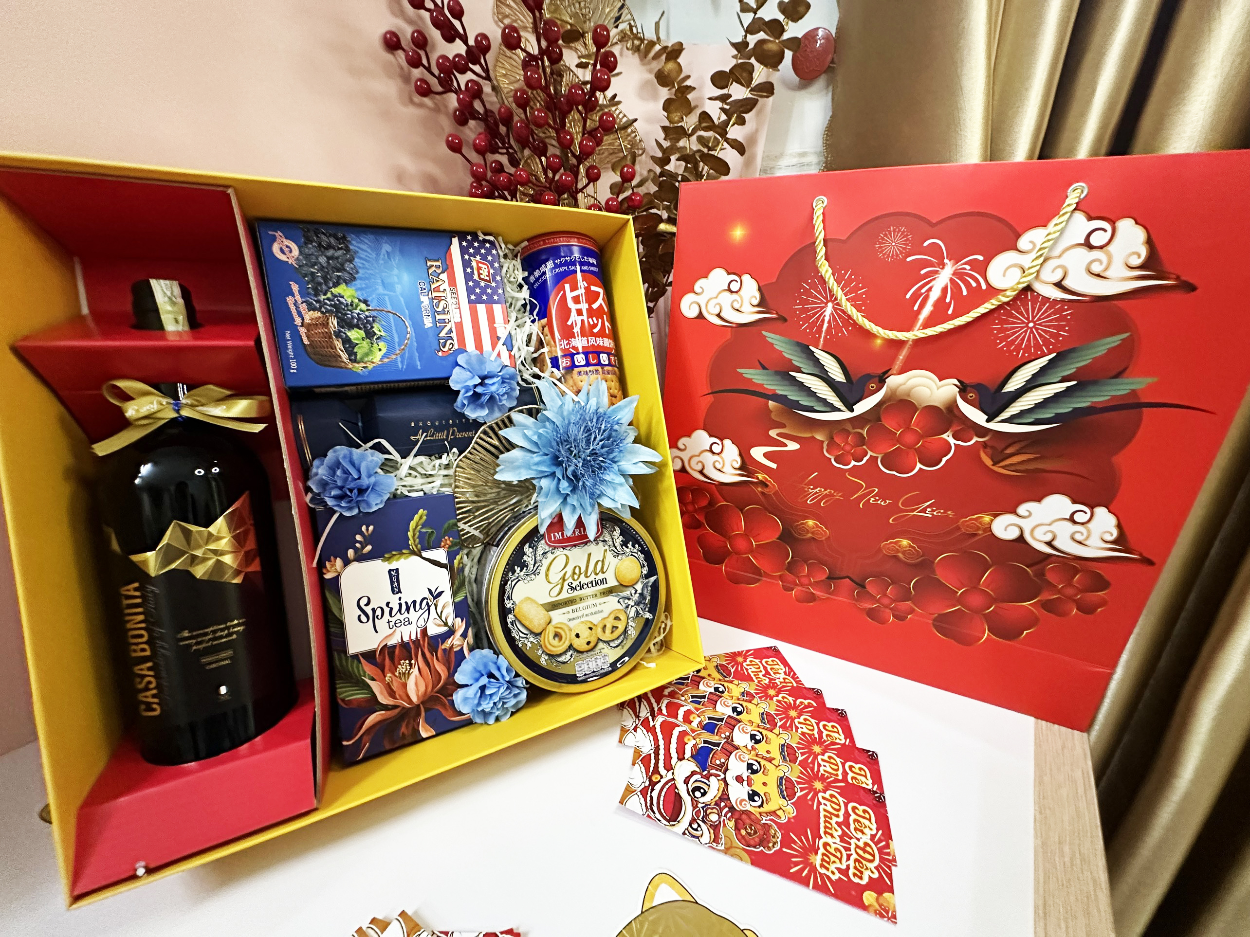 Set Hộp Quà Tết Lục Hợp Đồng Xuân Sang Trọng Thích Hợp Để Biếu Tặng Dịp Năm Mới Có Vang Đỏ, Trà, Bánh Kẹo Đủ Đầy, Ý Nghĩa