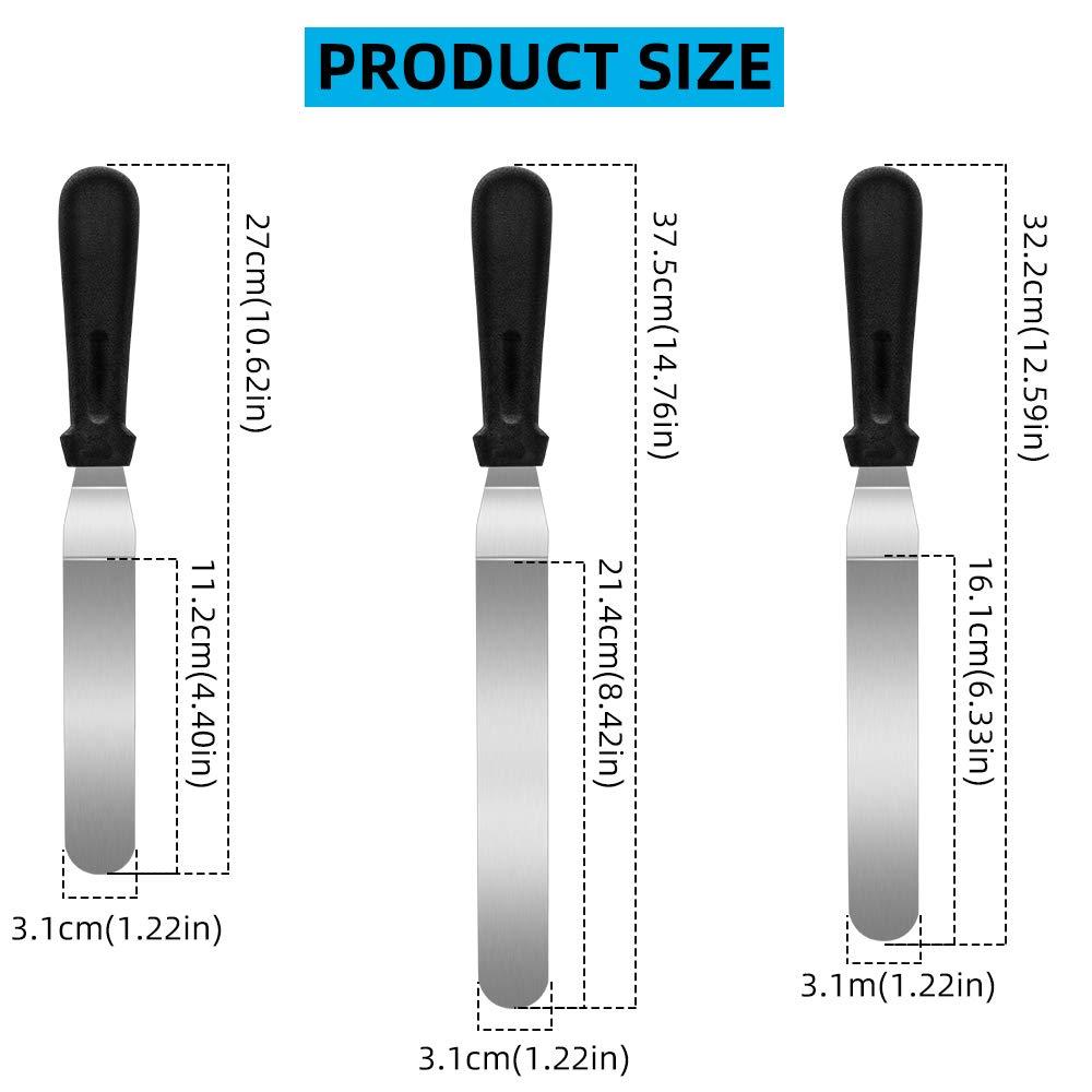 Spatulas Cubits với bánh ngọt bằng thép không gỉ, thìa bánh ngọt góc, thìa thìa nghiêng với chiếc bánh trang trí với nhau, bộ 3