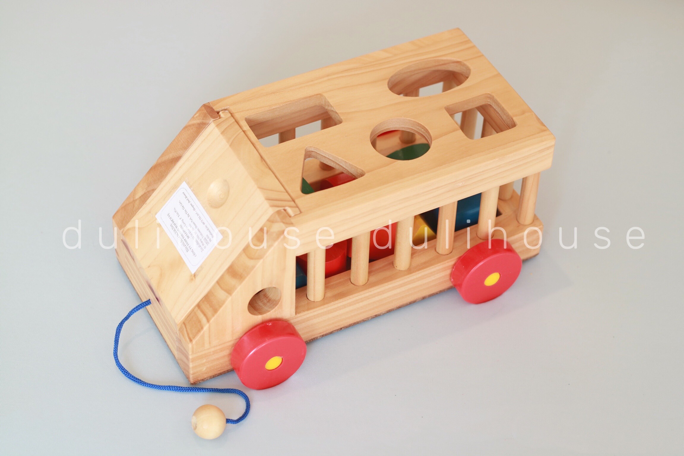 Mô hình ô tô bằng gỗ có bánh xe di chuyển gồm 5 hình 10 khối nhiều màu, giúp bé phân biệt màu sắc, kích thước và hình ảnh, hỗ trợ phát triển vận động sớm - Sản xuất tại Việt Nam