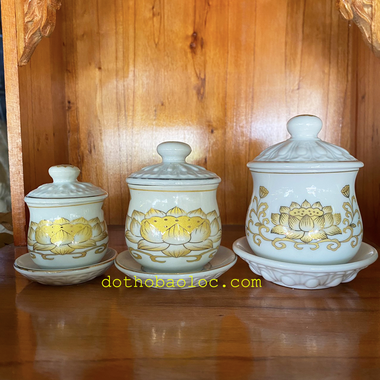 Hũ đựng gạo muối thờ cúng bằng sứ hình hoa sen vàng 3D 3 cỡ cao: 7cm, 9cm, 11cm