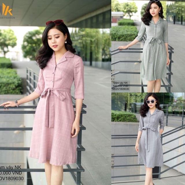 Đầm kẻ cổ lật