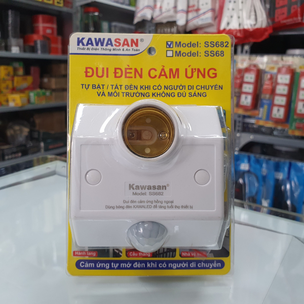 Đuôi đèn cảm ứng hồng ngoại tự động mở/tắt đèn SS682 Kawasan
