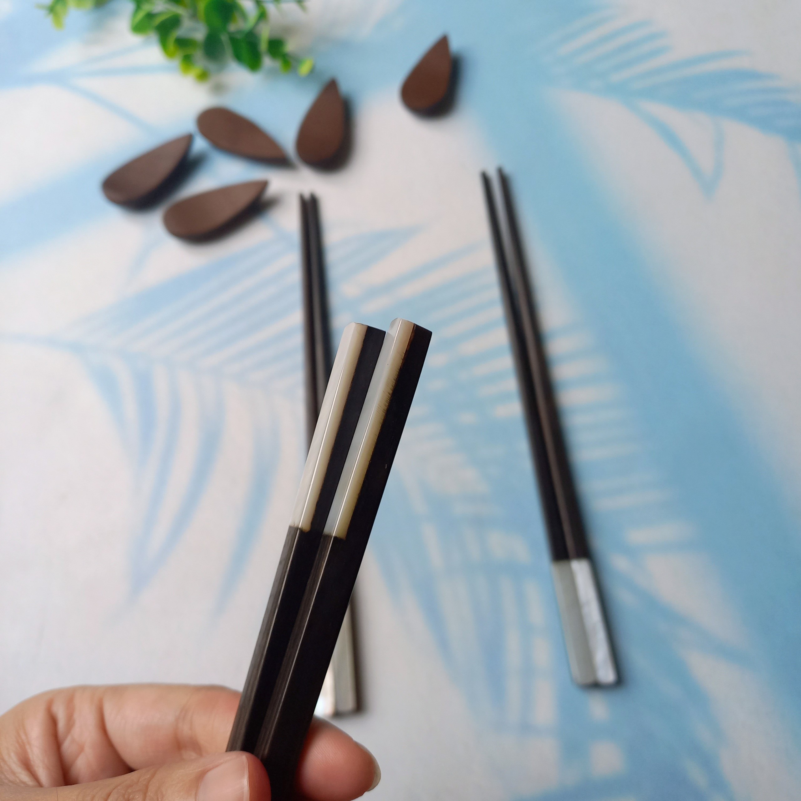Đũa Gỗ Mun Khảm Trai Trắng 25cm An Toàn Sức Khỏe Bền Đẹp, Đũa Gỗ Nhẹ Tiện Lợi
