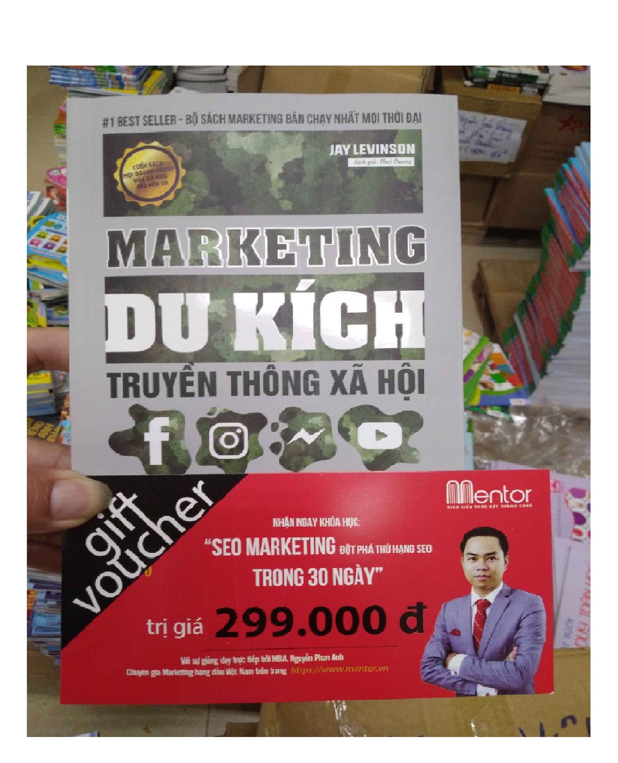 Sách - -Marketing Du Kích Truyền Thông Xã Hội ( Tặng Đệm Bút Cầm Tay Hình Cá Heo ngẫu nhiên ) PB