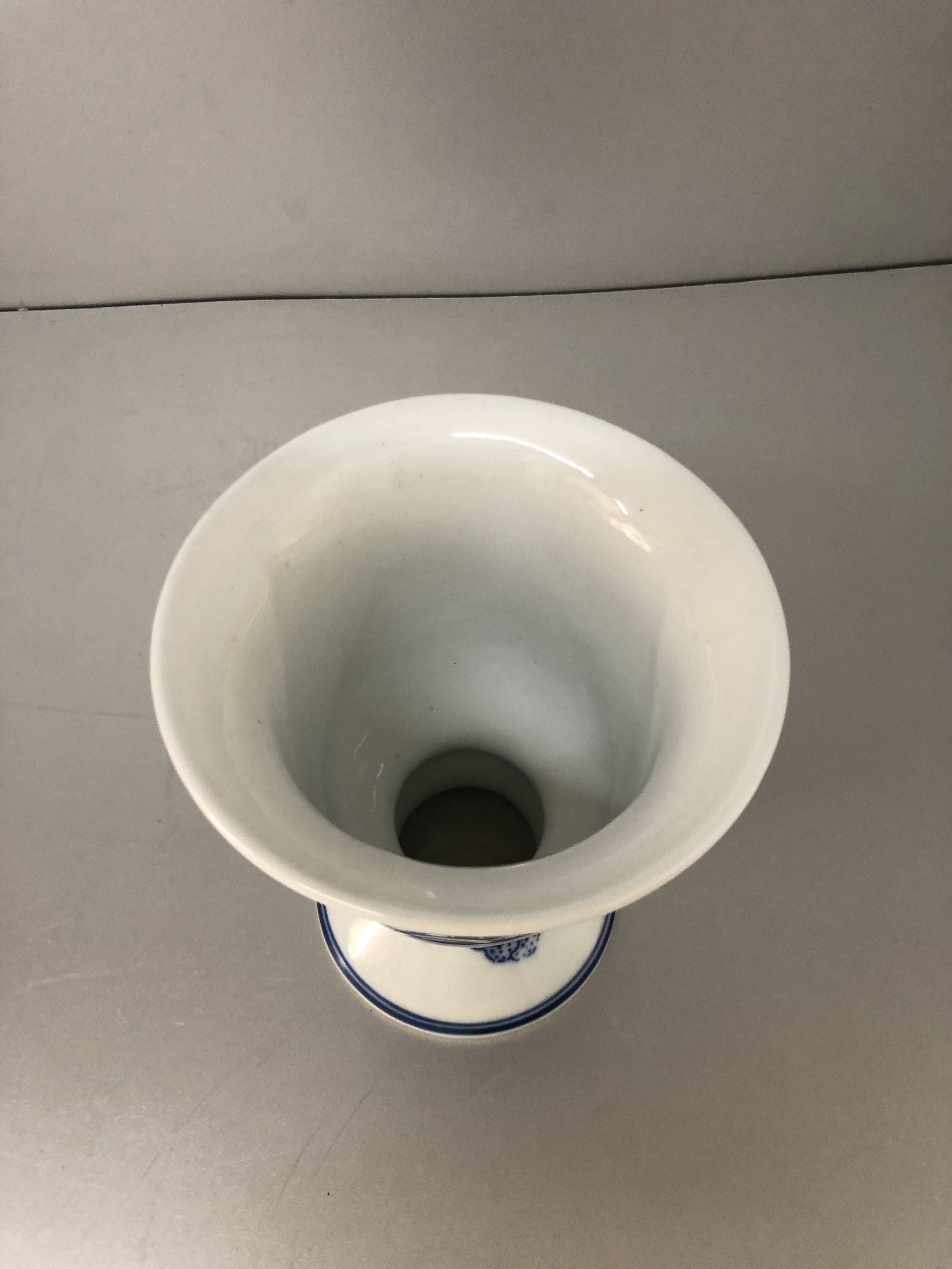 Chân đế cắm quả phật thủ thờ bằng sứ