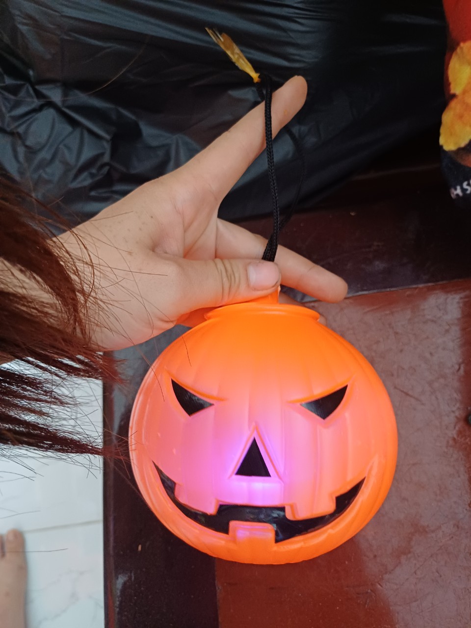 Đồ chơi trái bí halloween có đèn