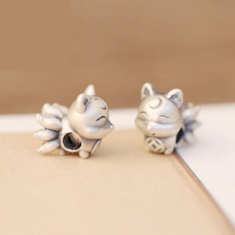 Charm bạc trắng hồ ly 9 đuôi xỏ ngang