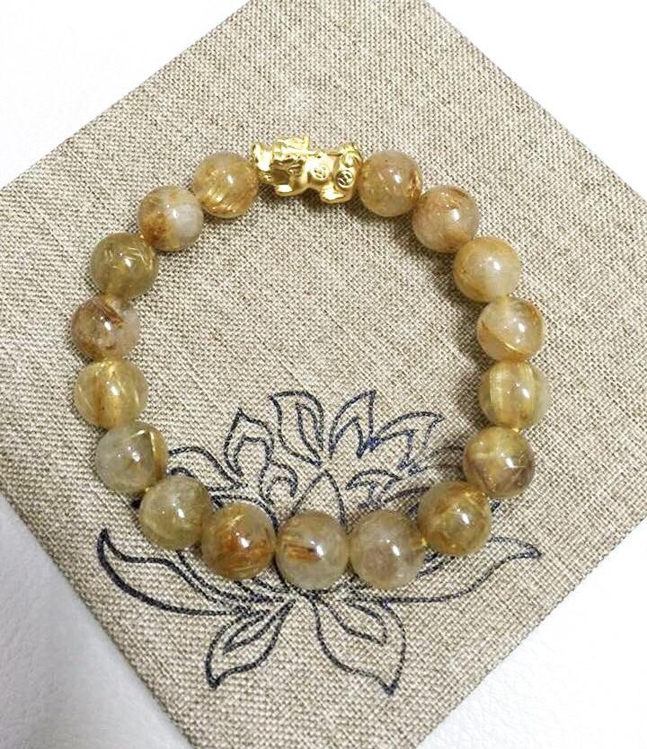 Vòng tay phong thủy đá Thạch Anh Tóc Vàng 10 ly Mix Charm Bạc Mạ Vàng 24K