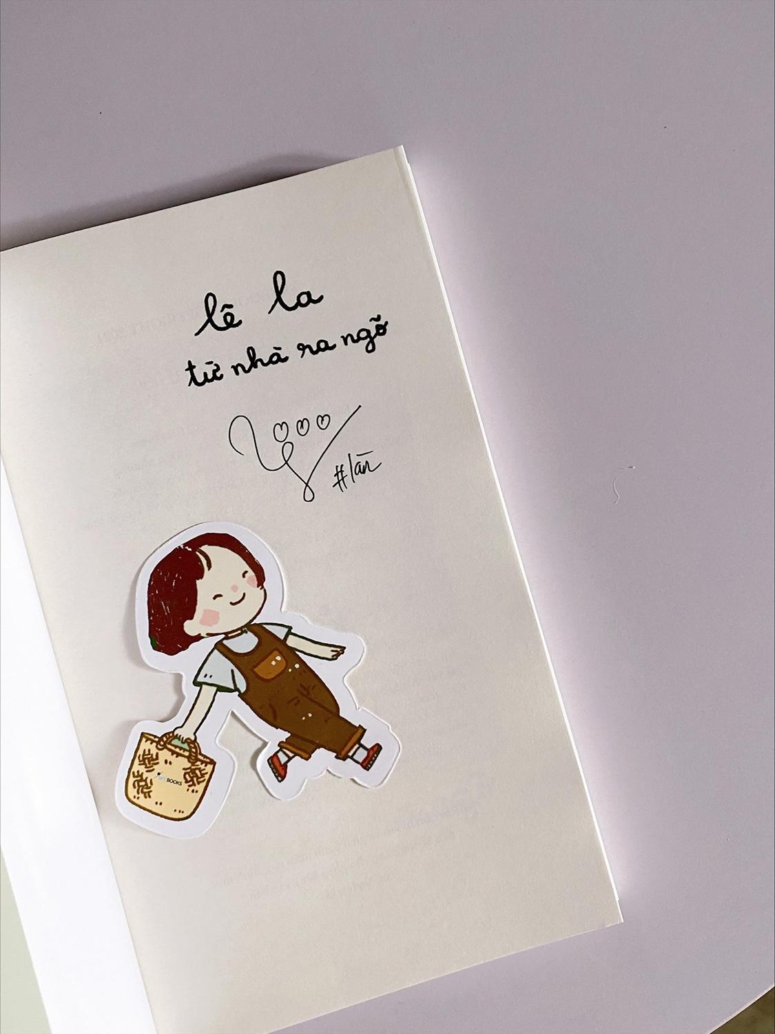 Lê La Từ Nhà Ra Ngõ - Tặng Kèm Chữ Ký Tác Giả + Bookmark