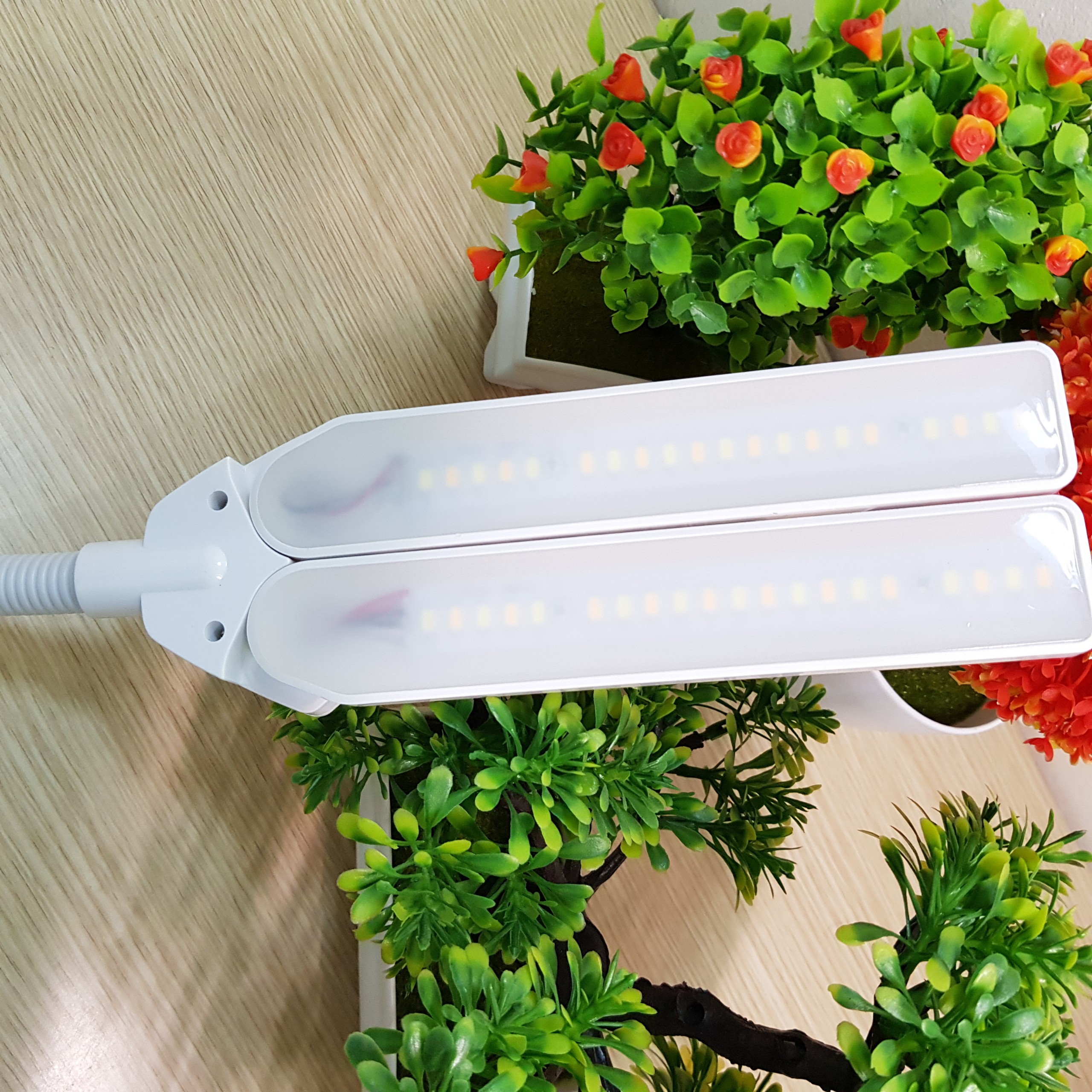 Đèn Bàn Học Đọc Sách LED-165 03 Chế Độ Ánh Sáng Vàng Bảo Vệ Mắt