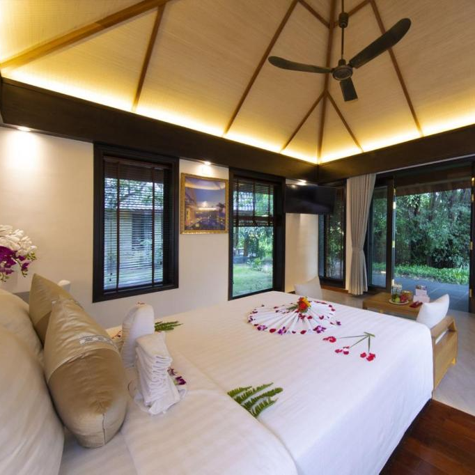 Gói 2N1Đ Tại Merperle Hòn Tằm Resort 5* - Ăn Ba Bữa. Miễn Phí Vé Khu Vui Chơi Sparkling Waves. Tặng Vé Tắm Bùn Dành Cho 02 Khách.
