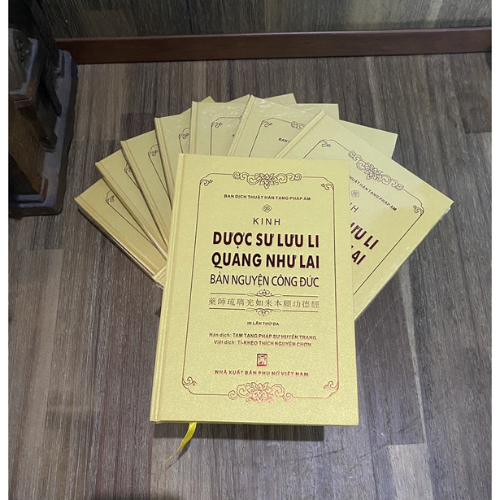 Sách Kinh Dược Sư Lưu Li Quang Như Lai Bản Nguyện Công Đức (Bìa cứng, màu vàng)