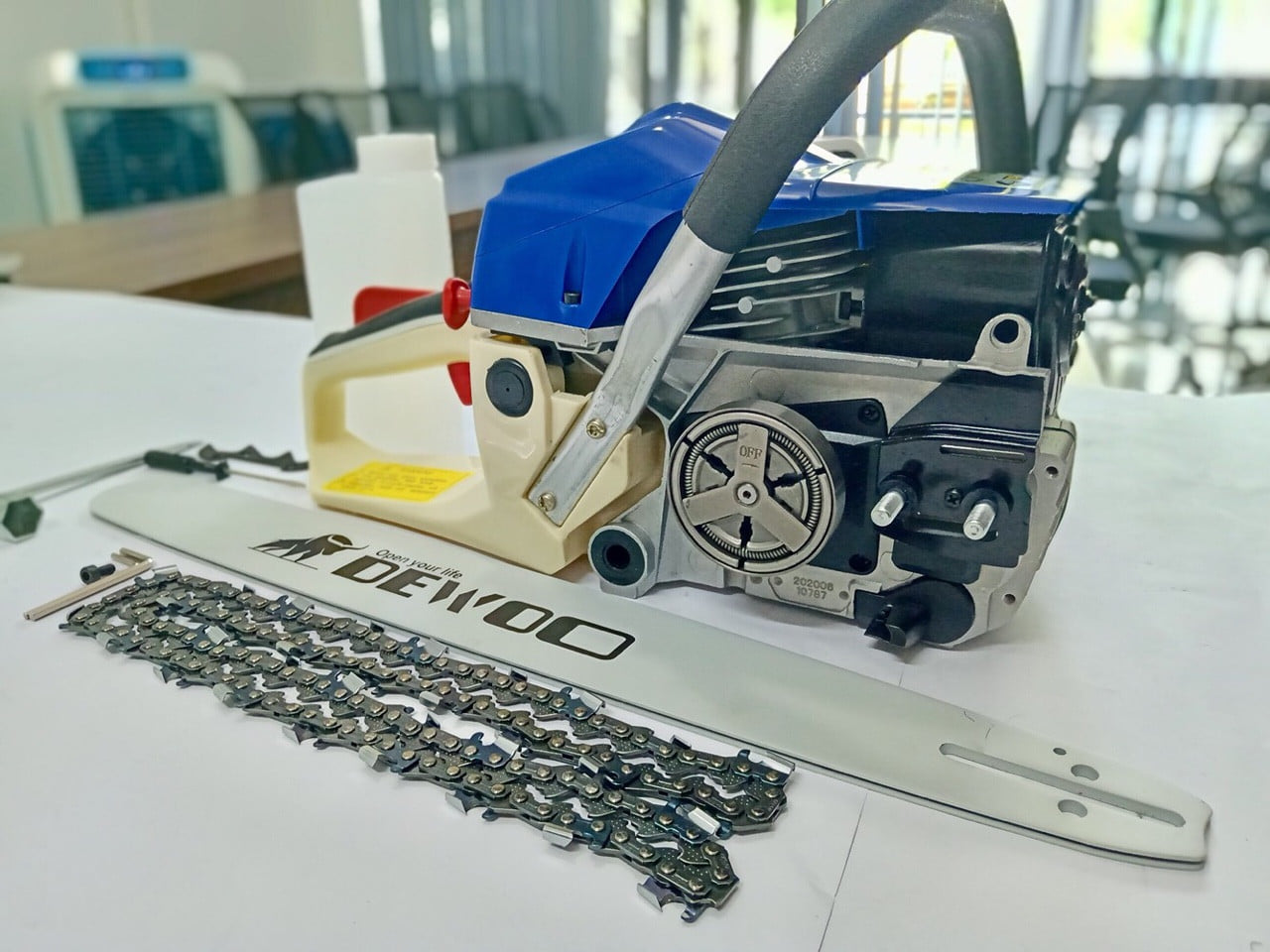 MÁY CƯA XÍCH XĂNG LAM TRƯỢT DEWOO DW-5200R