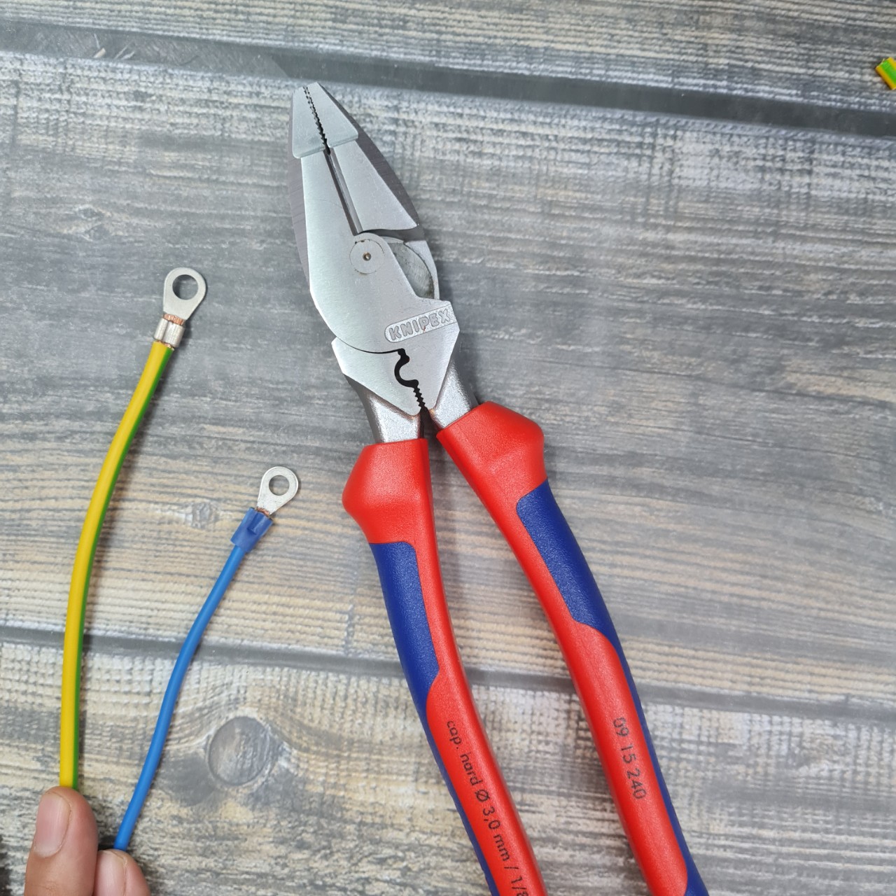 Kìm Đa Năng Knipex Lineman 09 15 240 Có Chức Năng Bấm Cos và Mạ Chrome Để Hạn Chế Gỉ Sét Chiều Dài 240mm