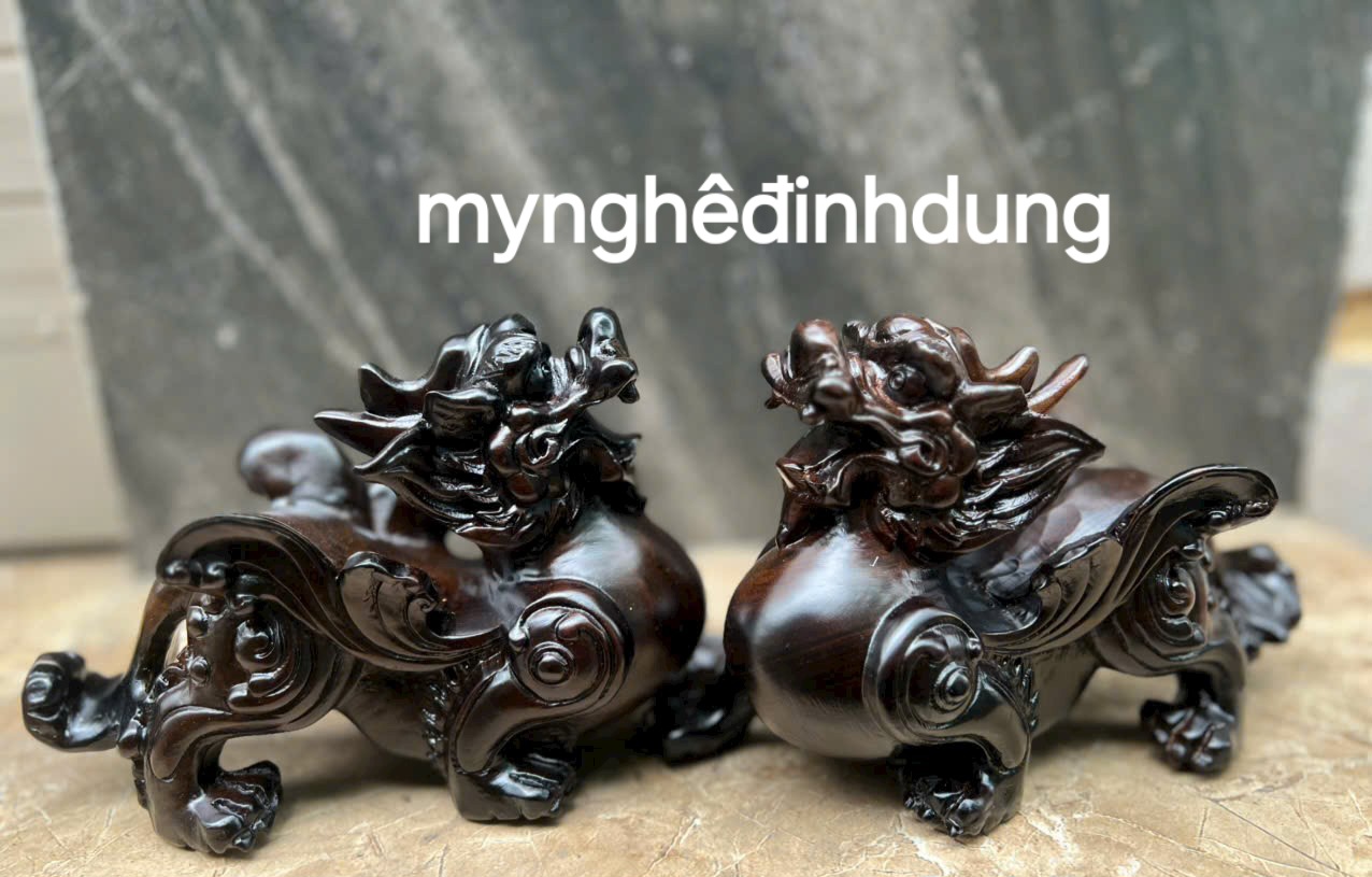 Cặp tỳ hưu phong thủy cầu tài lộc bằng gỗ mun hoa 12x20x8cm