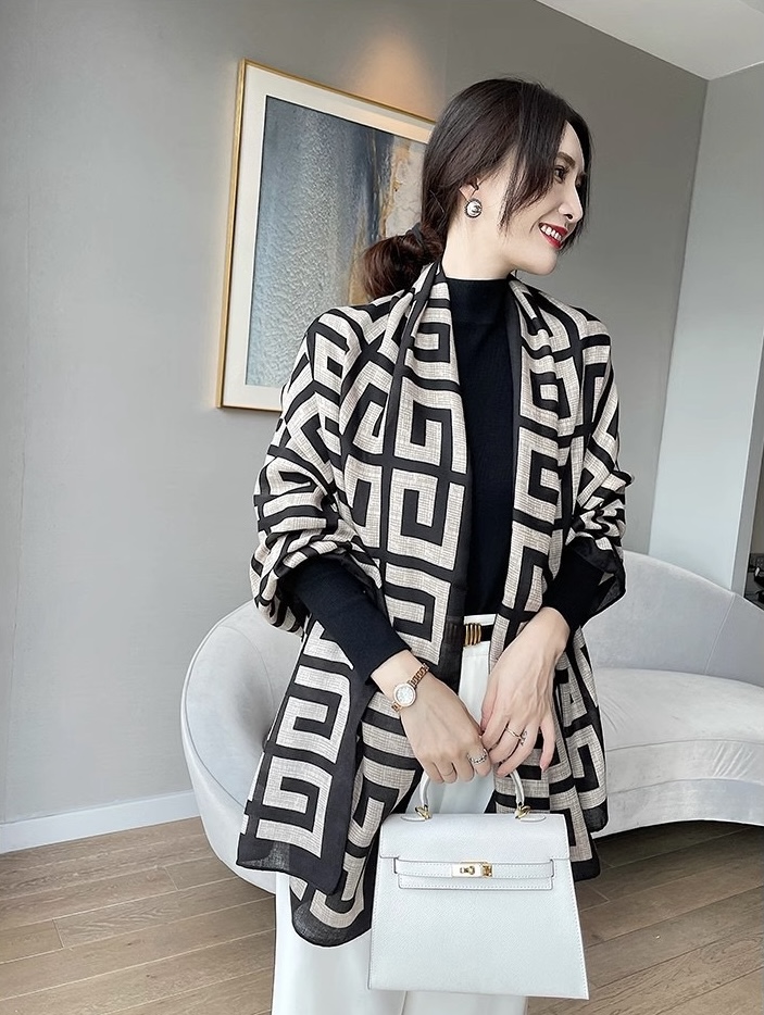 KHĂN CHOÀNG LỤA DÁNG DÀI CỰC SANG PHONG CÁCH TÂY ÂU SANG XỊN MỊN MÃ 10