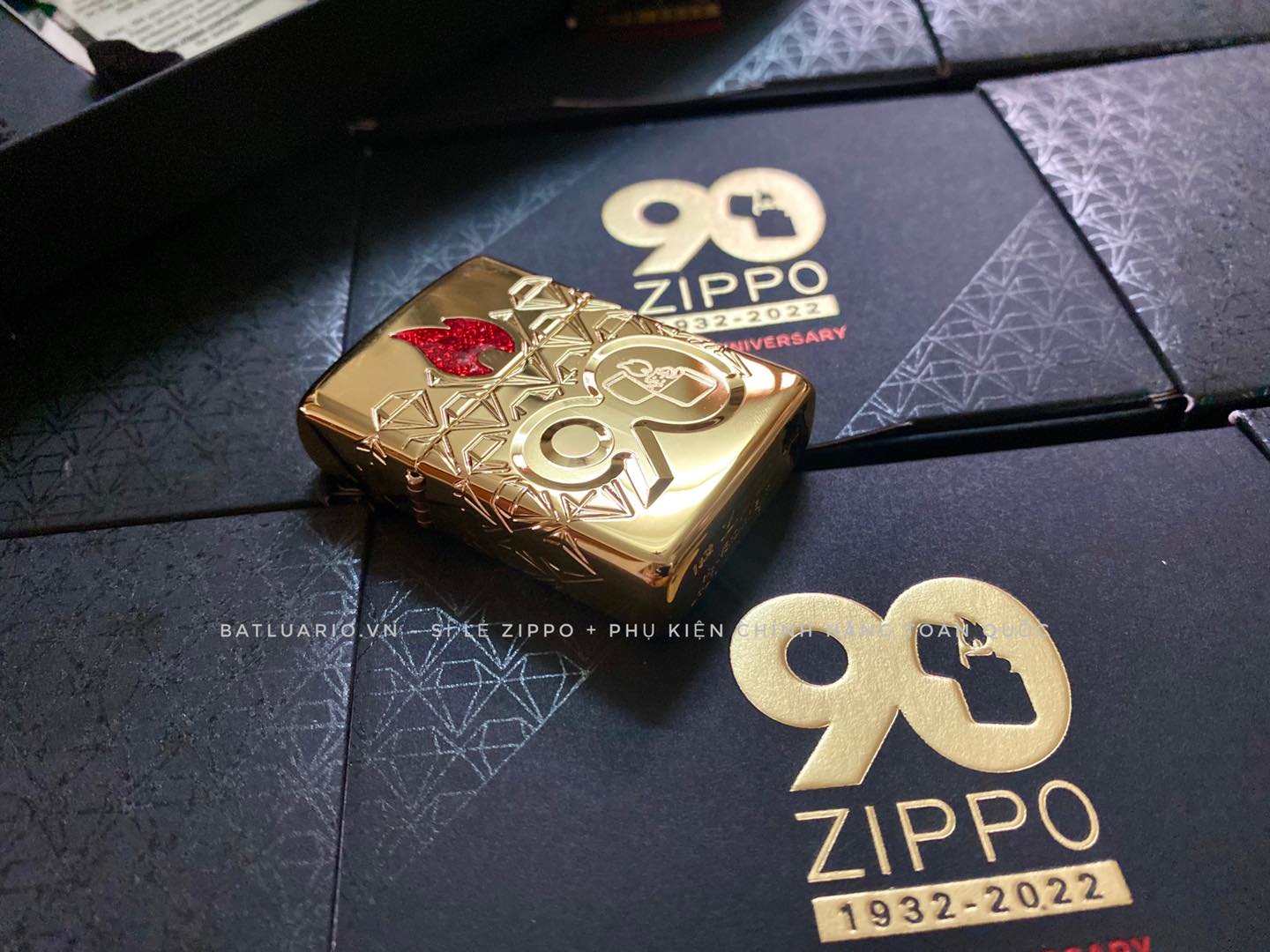 Bật Lửa Zippo 49866 – Zippo 90th Anniversary Limited Edition – Zippo 2022 Collectible Of The Year Asia – Gold Plated – Zippo Coty 2022 Asia