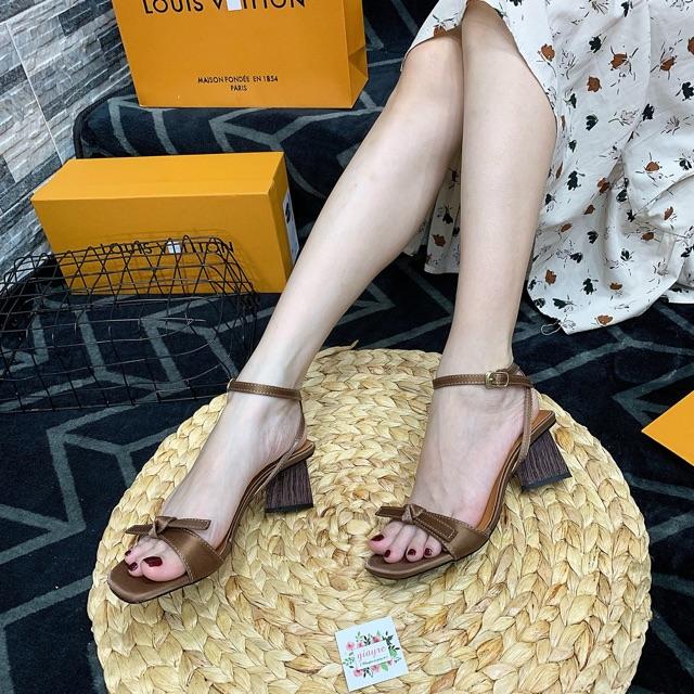 Sandal quai mảnh thắt nơ đế gỗ sẫm 6p