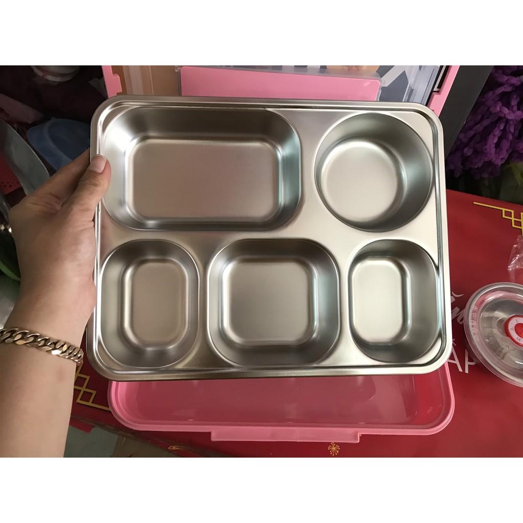 Khay Cơm Inox 304 5 Ngăn Tặng Kèm Muỗng Đũa - Khay Có Nắp Nhựa Pp Cùng Các Khớp Khóa Giữ Nhiệt Chống Tràn - Hàng Loại 1