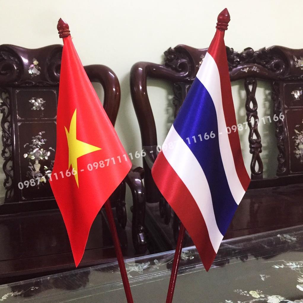 Cờ Để Bàn Đế gỗ Cắm 2 cờ Việt Nam - Thái Lan In Kỹ Thuật Số