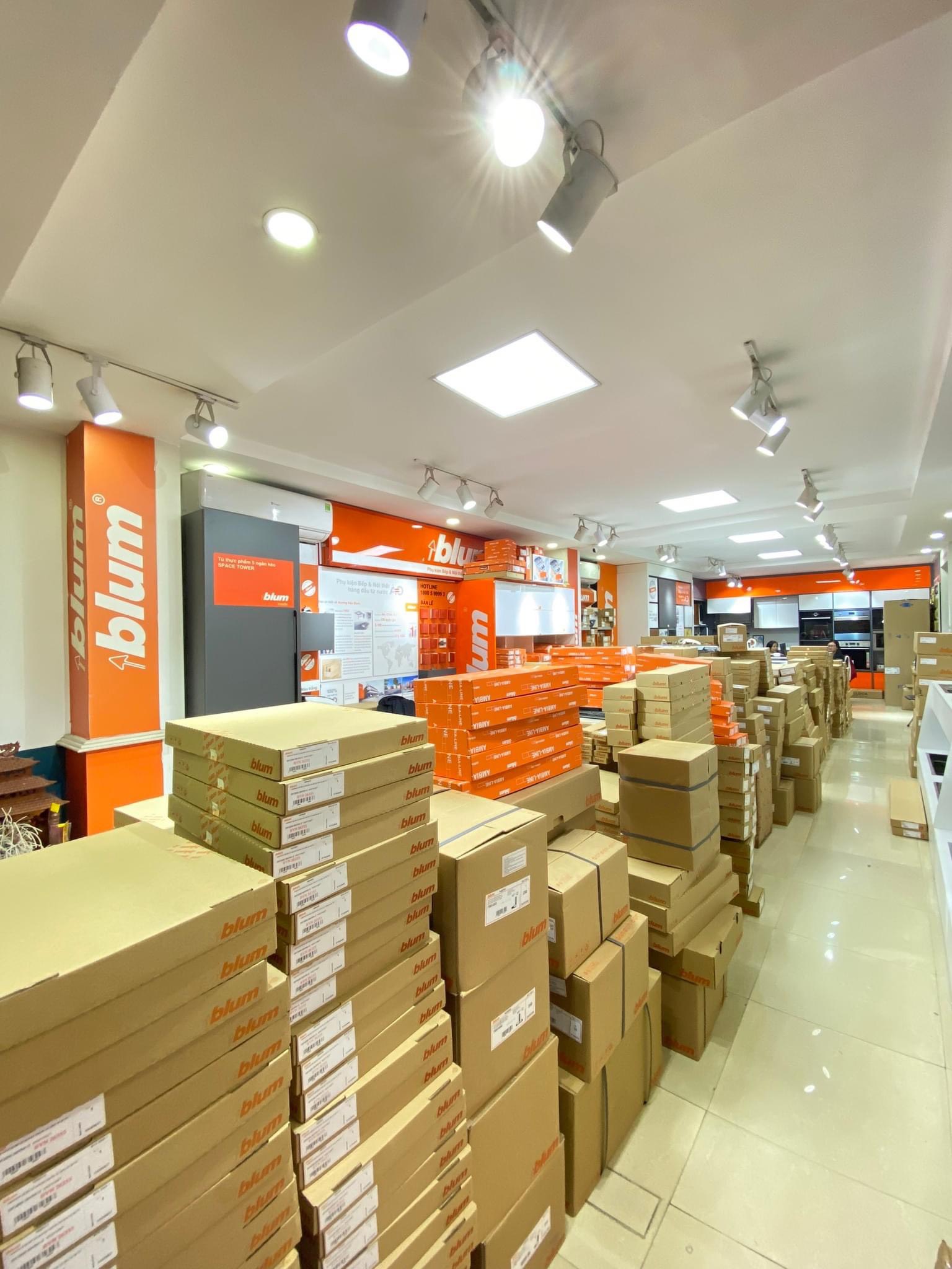 Tay Nâng Cánh Tủ Blum HF22, HF25, HF28 - Có thợ lắp