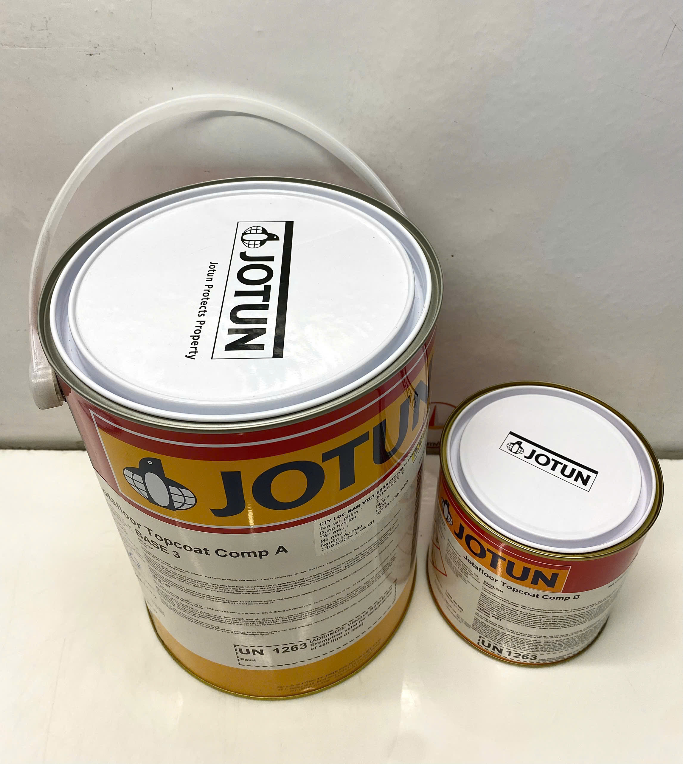 Sơn sàn bê tông epoxy Jotun Jotafloor Topcoat Base 3 màu Black 099 (Đen) _ 5L/bộ