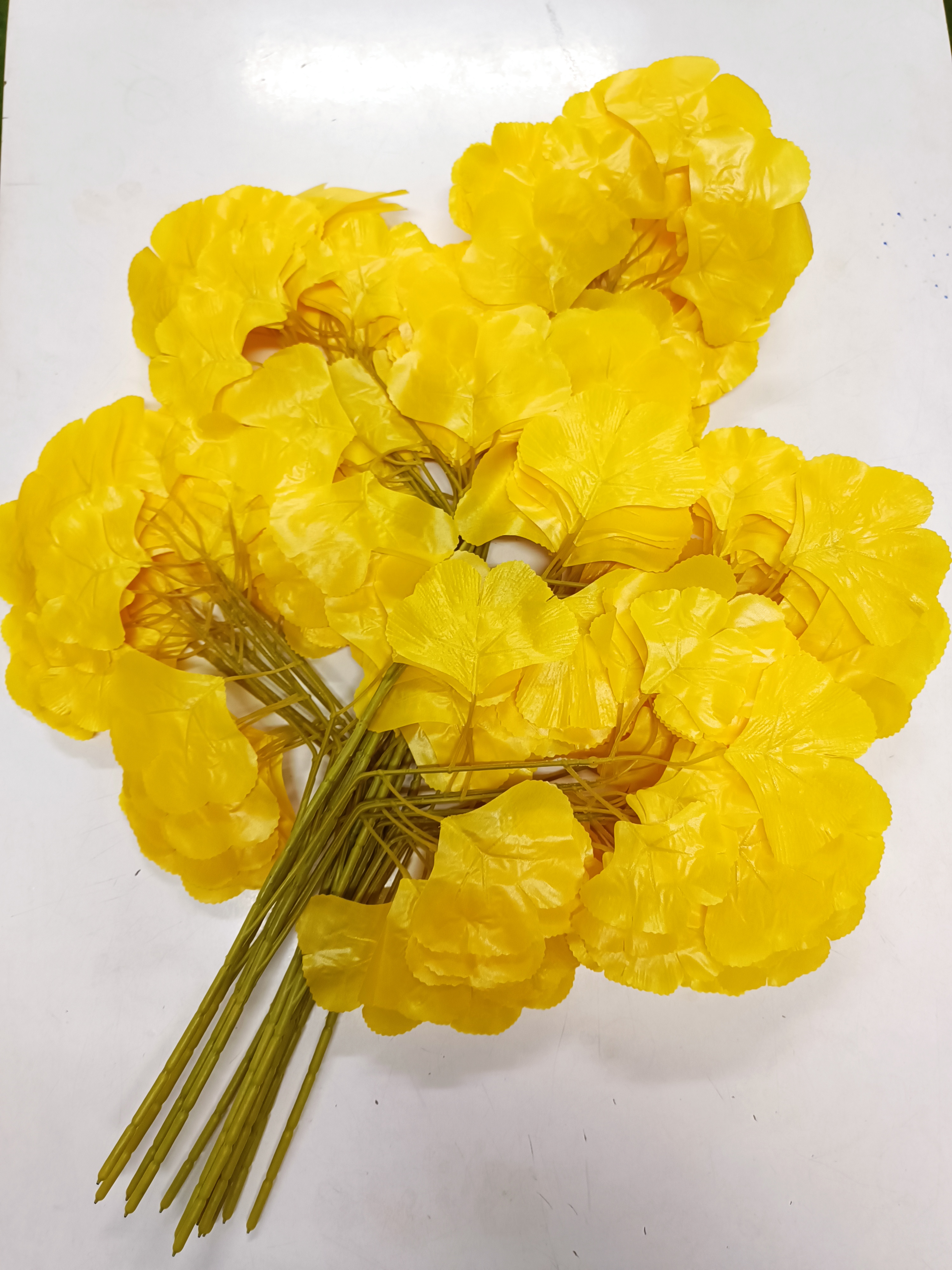 Combo 10 Bó 120 cành Lá ngân hạnh decor lá giả, lá vàng trang trí cành cây giả cao cấp