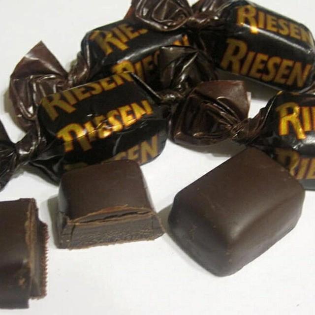 Kẹo socola Riesen Storck Đức 150g/231g/377g