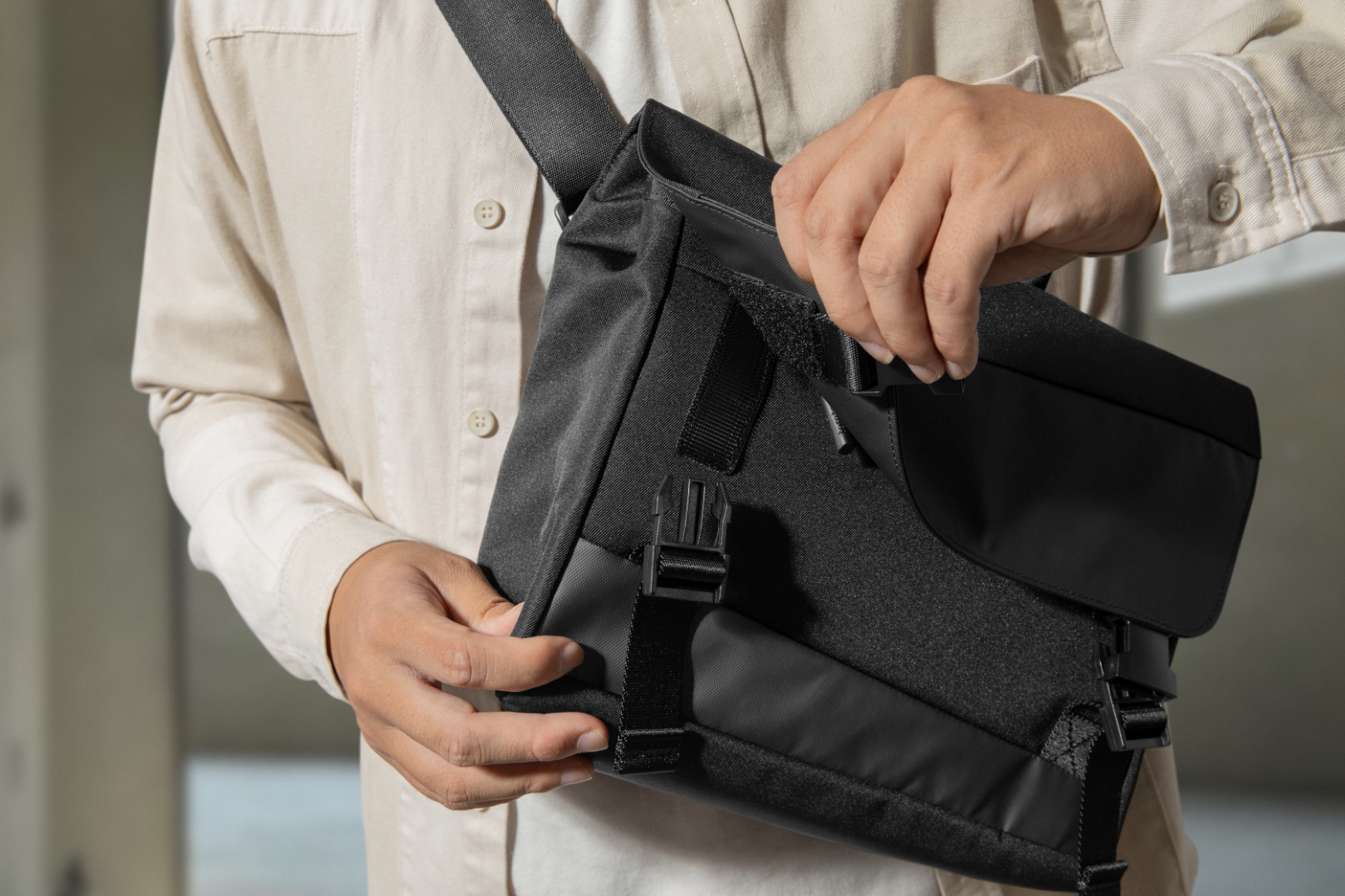 TÚI ĐEO CHÉO TOMTOC SLASH-T27 SHOULDER BAG METEORITE T27S1D1 - Hàng Chính Hãng
