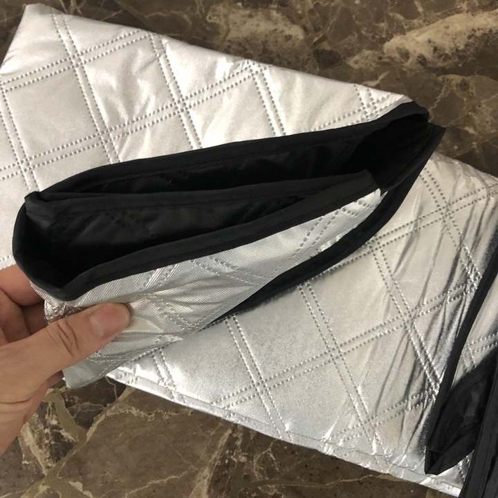 Tấm, bạt chắn nắng kính lái xe ô tô A551 tích hợp thêm 2 tai chụp bảo vệ gương chiếu hậu
