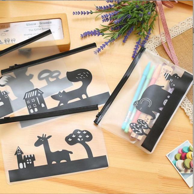 Túi đựng bút trong suốt viền đen có khóa kéo 20,4*13,5 cm - Túi đựng bút động vật dễ thương Duashop