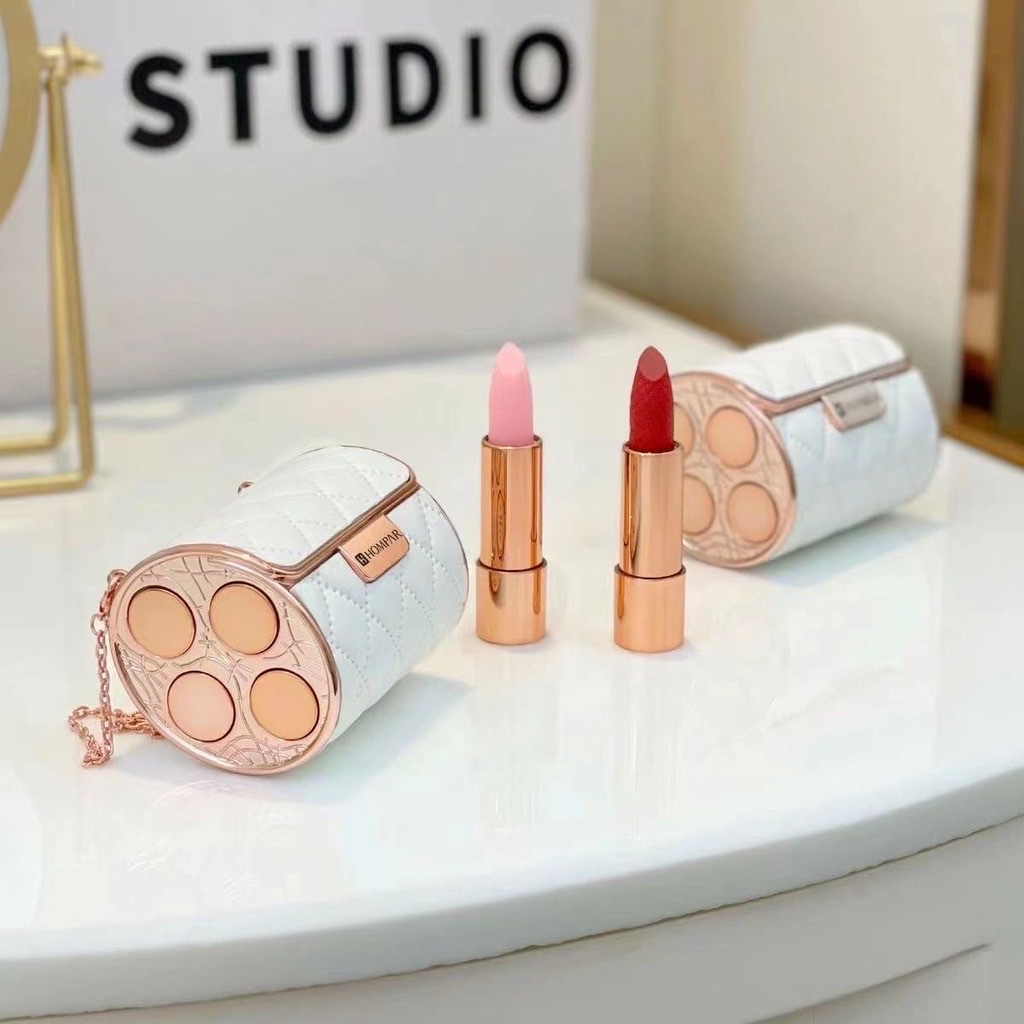 Sản phẩm dụng cụ trang điểm  làm đẹp cho môi , set 4 cây (  3 màu 1 dưỡng ) ,kèm túi xách đựng sang trọng , có thể làm quà tặng ý nghĩa